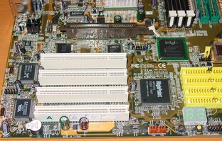 Abit IT7 Slots2