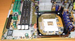 Abit IT7 Sockel