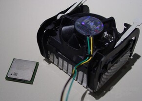 Intel Celeron 2 GHz mit Kühler