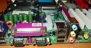 EPoX EP-4SDA5+ - Anschlüsse - 1 EPoX EP-4SDA5+ - Anschlüsse - 1