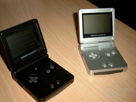 Der GBA SP in schwarz und silber