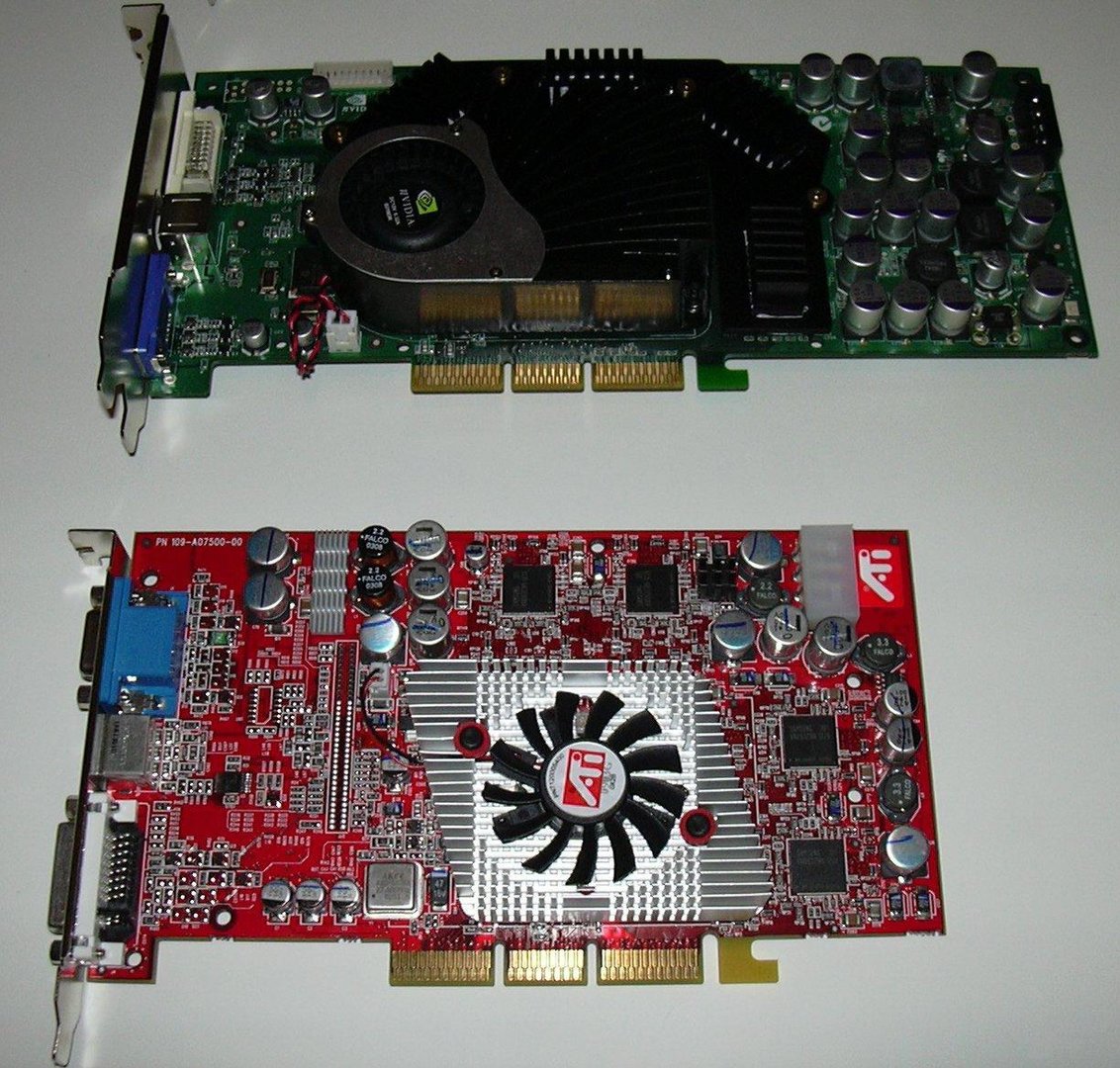 nV GFFX5900u Karte Größenvergleich vs. R9800p