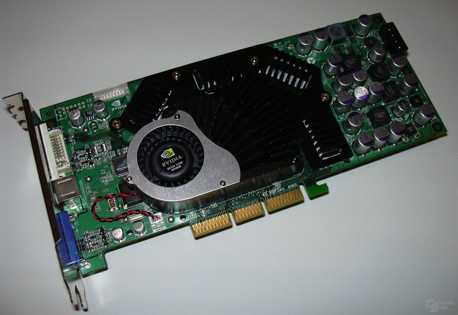 nV GFFX5900u Karte Vorderseite