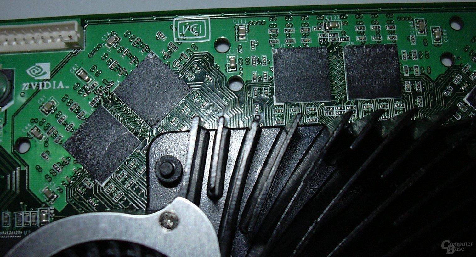 nV GFFX5900u Karte Vorderseite RAM-Anordnung