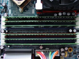 Gigabyte GA-8PENXP mit Vollbestückung