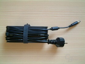 Netzteil mit integriertem Kabelbinder Netzteil mit integriertem Kabelbinder