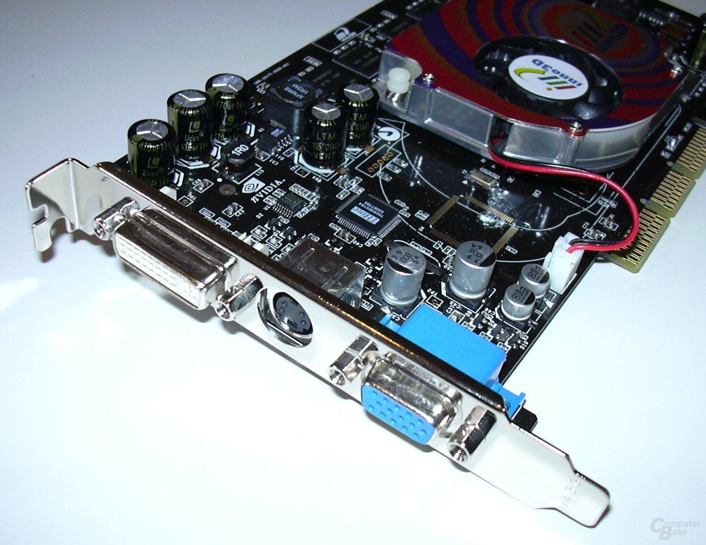 Inno3D FX5900XT Karte Slotblech.JPG