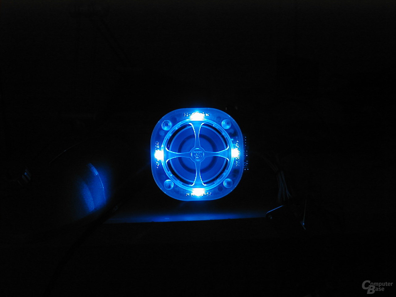 Gigabyte beleuchtet