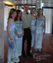Jens Neuschäfer mit Meerjungfrauen