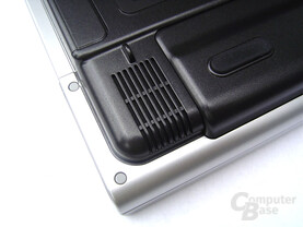 Asus M68Ne: Boxen an der Unterseite Asus M68Ne: Boxen an der Unterseite