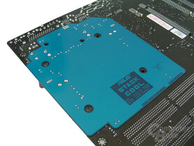 Zusatz-Versteifung gegenüber der CPU-Kühler-Aretierung