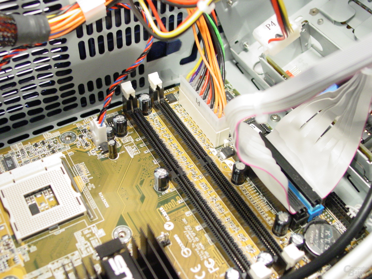 Asus S-presso S1-P111 Deluxe - Installation - RAM-Steckplätze und Stromstecker