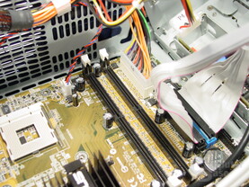 Asus S-presso S1-P111 Deluxe - Installation - RAM-Steckplätze und Stromstecker