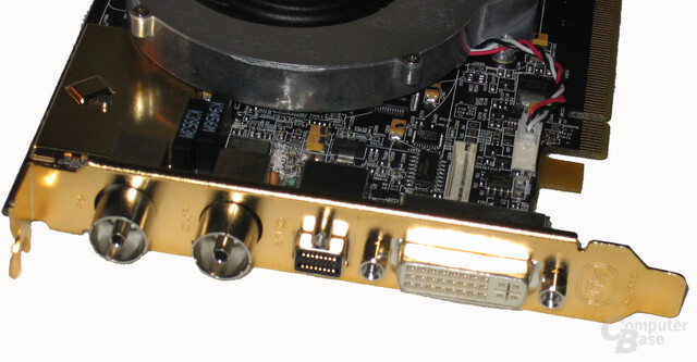 Anschlüsse & Microtune 2121 Tuner