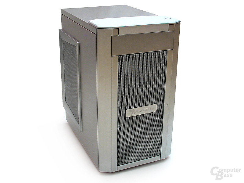Wabengitterfront und Aluminiumlook beim SG03