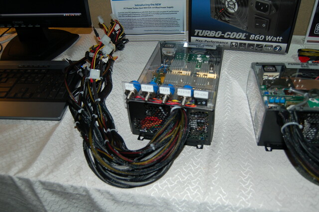 Prototyp des neuen PC Power & Cooling Turbo-Cool 1200 Prototyp des neuen PC Power & Cooling Turbo-Cool 1200
