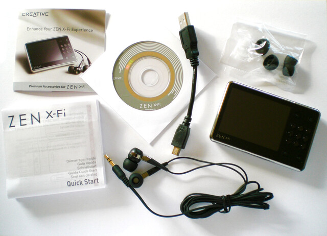 Der Zen X-Fi samt Zubehör