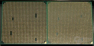 Links: AM3-CPU mit zwei Aussparungen für drei Pins, zwei für zwei Pins Rechts: AM2-CPU mit vier Aussparungen für je zwei Pins