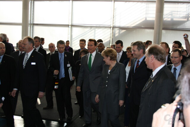 Arnold Schwarzenegger mit Angela Merkel und Christian Wulff