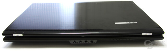 Schenker XMG7 zugeklappt Schenker XMG7 zugeklappt