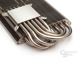 Schwungvoll umgebogener Heatpipe-Verlauf Schwungvoll umgebogener Heatpipe-Verlauf