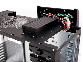 Cooler Master Storm Sniper – Abdeckungen entfernt