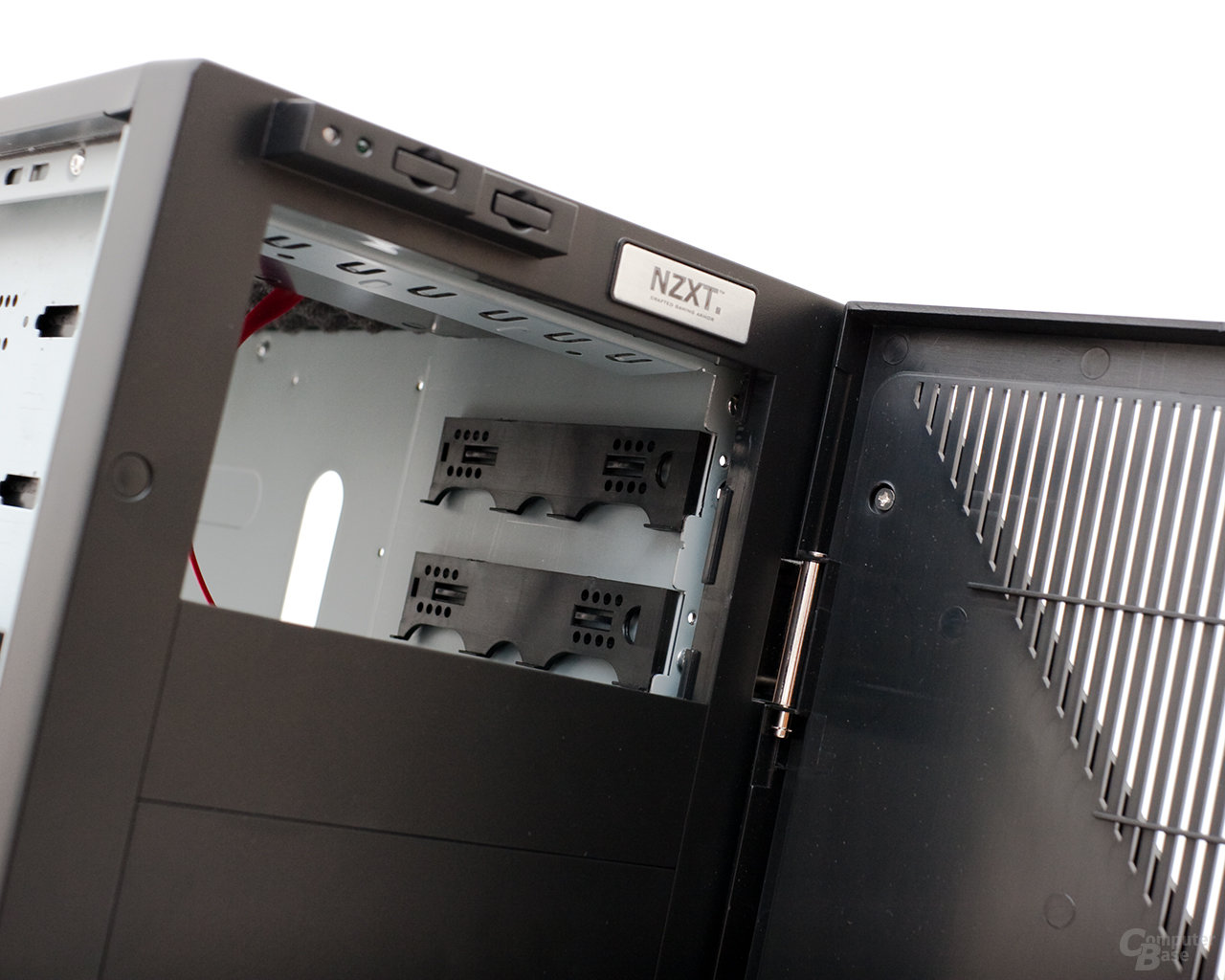 NZXT Whisper – 5,25"-Schacht