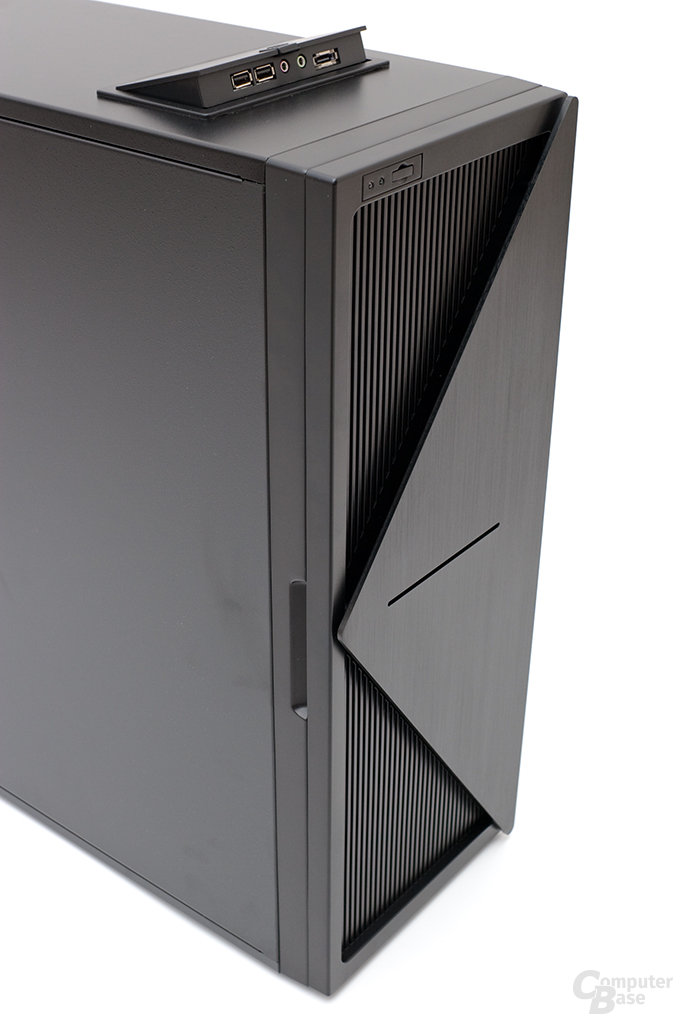 NZXT Whisper – Front