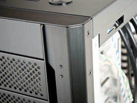 Lian Li PC-A77F – Frontdetail Lian Li PC-A77F – Frontdetail
