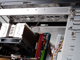 Lian Li PC-A77F – Innenraum Lian Li PC-A77F – Innenraum