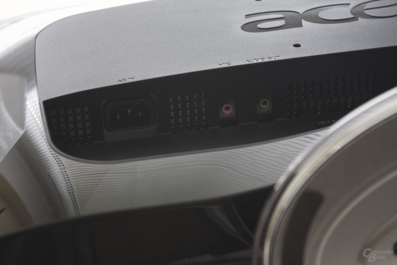 Netzanschluss und Audio-Ports
