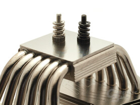 Sechs U-Heatpipes und wuchtiges Auftreten Sechs U-Heatpipes und wuchtiges Auftreten