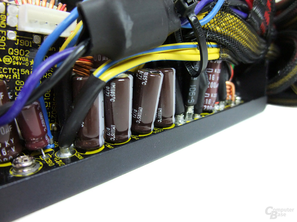 Antec TruePower New TP-650 – Glättungskondensatoren