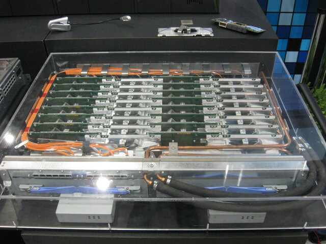 Ein Knoten mit 32 BlueGene/Q-Prozessoren