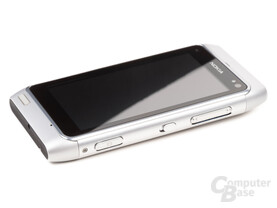 Nokia N8-00: Seitenansicht