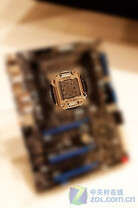 X68-Board mit Sockel R (LGA 2011)