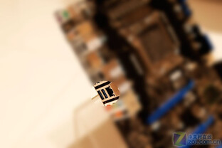 X68-Board mit Sockel R (LGA 2011)
