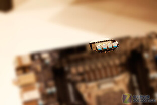 X68-Board mit Sockel R (LGA 2011)
