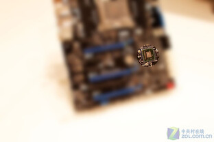 X68-Board mit Sockel R (LGA 2011)