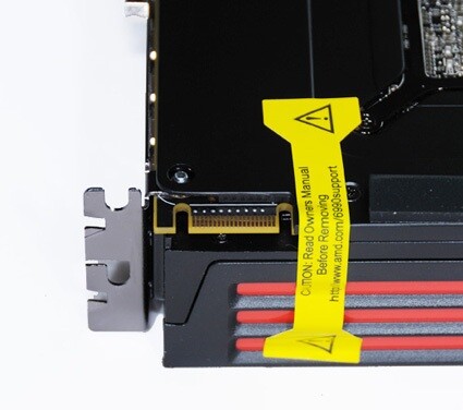 Aufkleber über dem BIOS-Switch