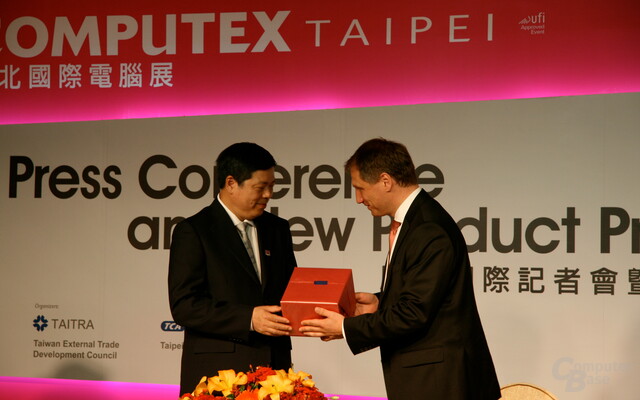 Geschenkaustausch nach Vereinbarung zwischen Computex und CeBIT