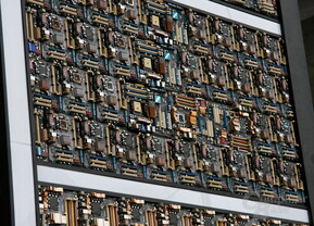 Mainboards am Brückenpfeiler Mainboards am Brückenpfeiler