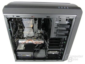 BitFenix Raider - Innenraum mit Hardware