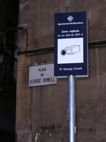 Symbol für mehr Sicherheit oder Überwachungssatire? Quelle: http://boingboing.net/2005/06/05/orwell-plaza-in-barc.html