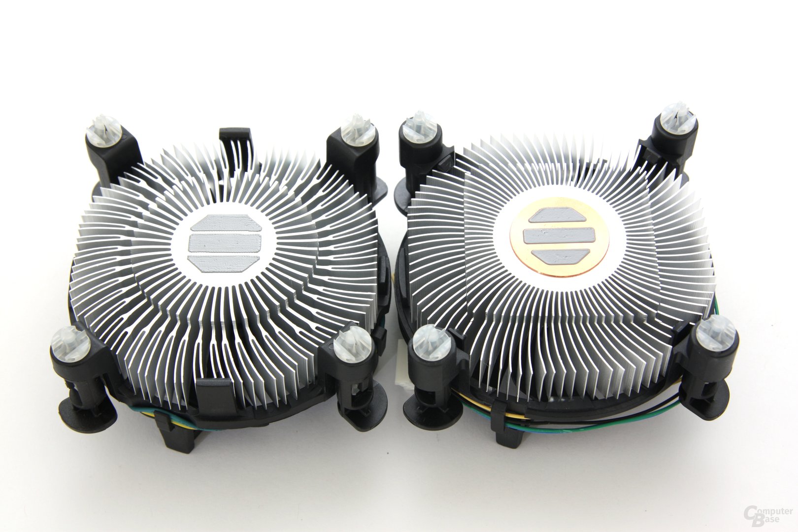 65-Watt-Kühler (li) vs. 95-Watt-Kühler (re)