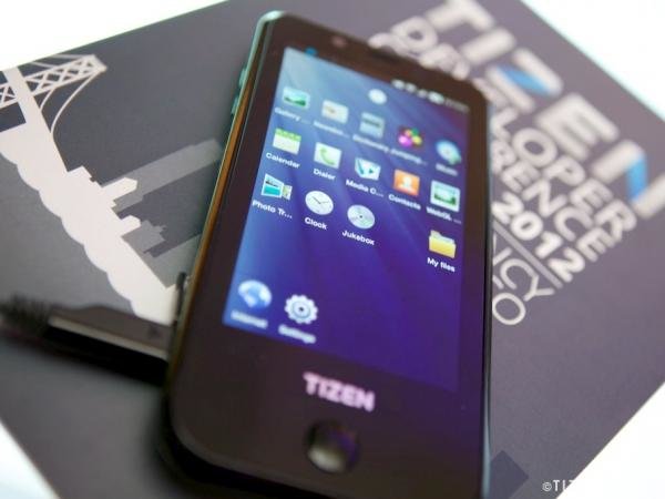 Erstes Tizen-Smartphone von Samsung