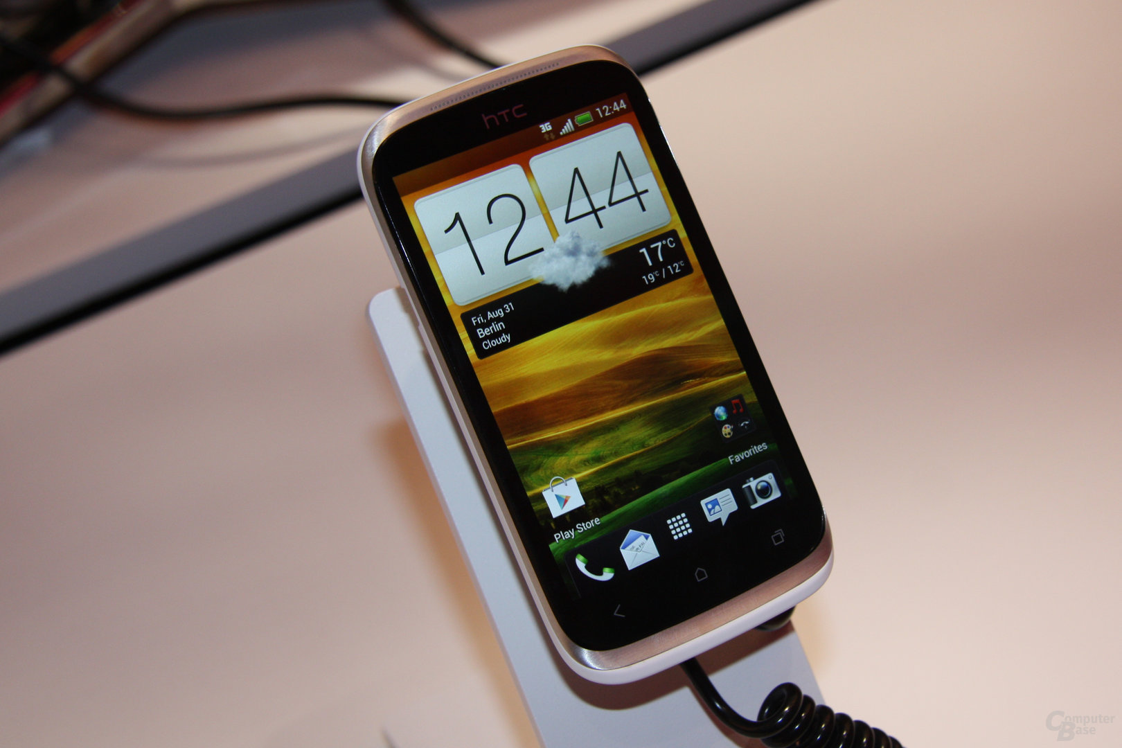 HTC Desire X