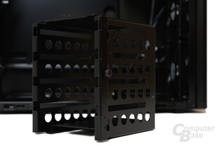 Lian Li PC-7HX – Riegelverschluss geöffnet Lian Li PC-7HX – Riegelverschluss geöffnet
