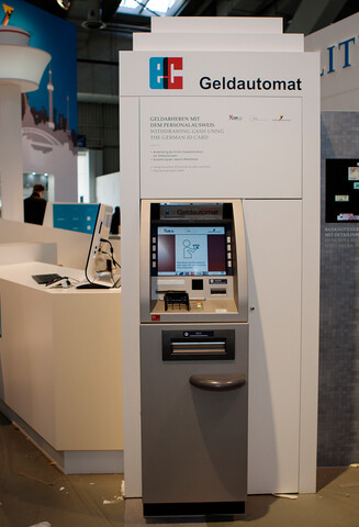 Geldautomat mit Online-Ausweisfunktion