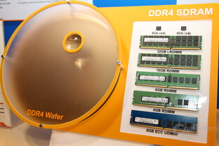 DDR4-Module + Wafer mit Speicherchips
